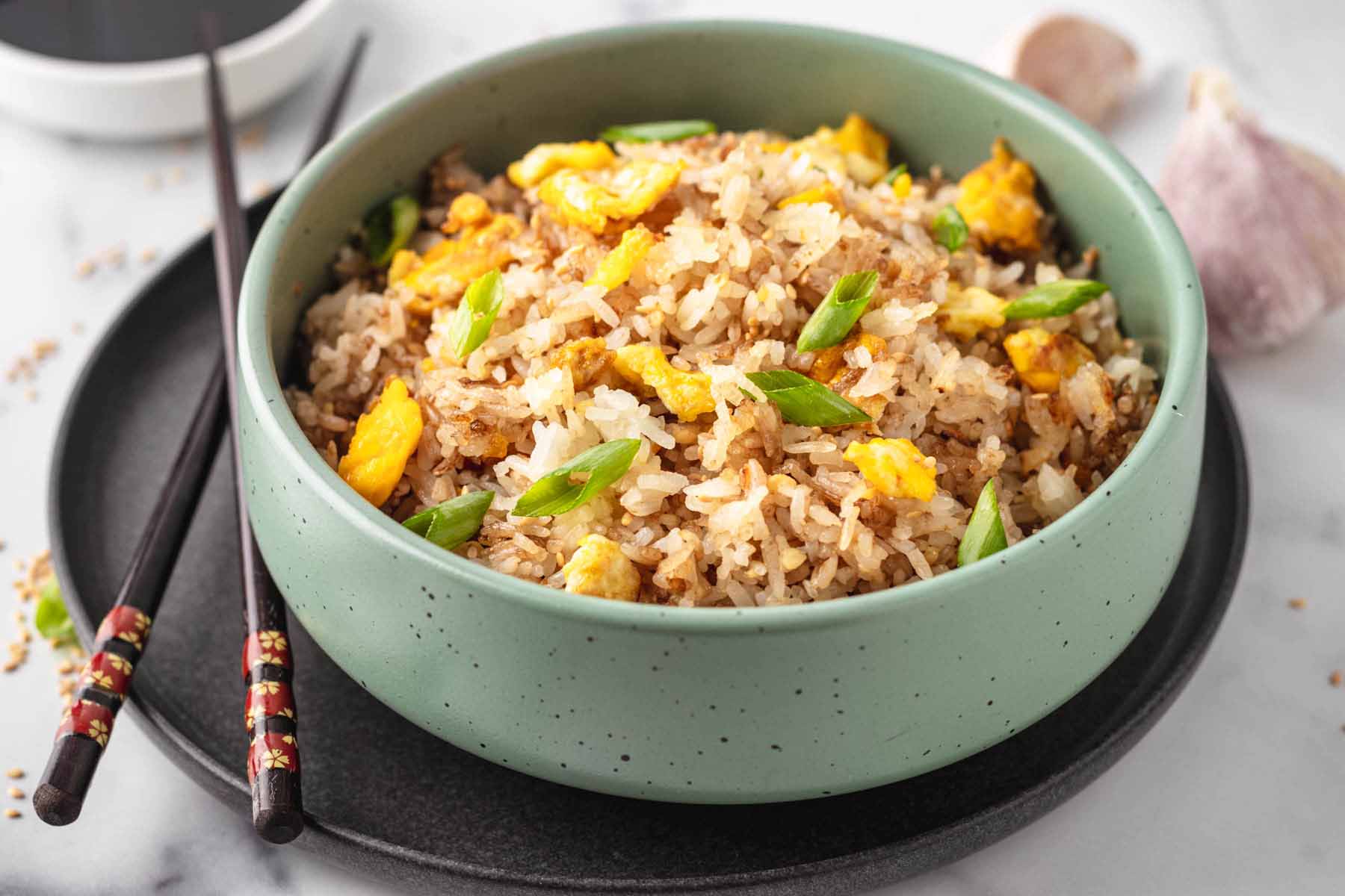 Quick & Easy Garlic Fried Rice: Filipino Sinangag or Chinese Twist